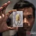 Emas Antam pada Kamis turun tipis jadi Rp1,953 juta/gram