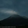 Gunung Lewotobi Laki-laki lontarkan abu setinggi 300 meter