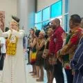 Dubes Vatikan Mgr Piero tiba di Timika disambut tarian daerah Suku Kamoro