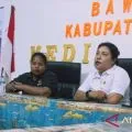 Bawaslu Supiori awasi distribusi logistik PSU Pilkada Papua di KPU