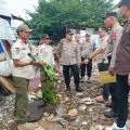Polisi bongkar bangunan posko ormas di Cilincing Jakut