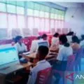 Merasakan pelayanan internet di sekolah 3T Supiori