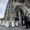 Paus Leo serukan persatuan Gereja Katolik di misa pelantikannya
