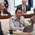 Negara besar bukan karena menara, tapi rakyat tidak tidur di jalan