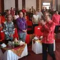 Gubernur Koster kumpulkan pelaku usaha minta olah sampah sendiri