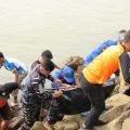TNI AL evakuasi jenazah pemancing yang tenggelam di Tanjung Sengkuang