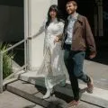 Penyanyi Stephanie Poetri berbusana Indonesia-Amerika di hari pernikahan