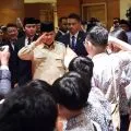 Ke Singapura Prabowo disambut siswa SD hingga mahasiswa Indonesia