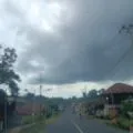 BMKG prakiraan cuaca hari ini di Indonesia mayoritas berawan hingga hujan