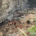 Dua penambang tertimbun longsor galian ilegal di Cirebon