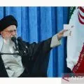 Ayatollah Ali Khamenei muncul perdana di publik pasca perang Israel