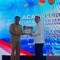 Mendukbangga Wihaji dianugerahi gelar adat oleh masyarakat Rote Ndao