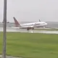 Batik Air menjelaskan alasan pesawat hampir tergelincir di Soetta