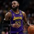 LeBron James aktifkan opsi 52,6 juta dolar guna kembali main di Lakers