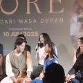 Lagu tema film "Sore: Istri dari Masa Depan"