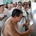 Presiden tunaikan umrah, cium Hajar Aswad