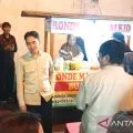 Wapres Gibran nikmati kuliner pedagang kaki lima di Alun-alun Selatan Yogyakarta
