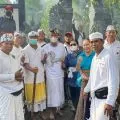 IAHN Gde Pudja dan PHDI NTB bersihkan pura terdampak banjir di Mataram