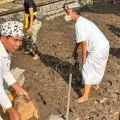 Dari lumpur ke kesadaran: Aksi bersih-bersih Pura dan makna spiritual di tengah banjir Mataram
