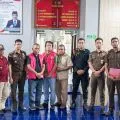 Kejari Alor menahan dua tersangka dugaan korupsi senilai Rp1,2 miliar