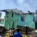 Personel gabungan memadamkan kebakaran rumah di Labuan Bajo