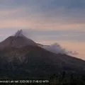 Gunung Lewotobi Laki-laki melontarkan abu setinggi 200 meter