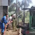 Kolaborasi TNI-Polri cegah meluasnya kebakaran rumah