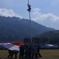 Bocah SD di Lampung panjat tiang bendera agar Merah Putih tetap berkibar