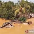 Belasan rumah hanyut diterjang banjir bandang
