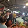 Gibran blusukan ke pasar Pontianak, belanja pakis hingga ikan asin