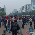 DPR tetap menggelar rapat meskipun situasi aksi demo di luar DPR "memanas"