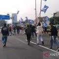 Massa aksi demo di DPR sempat masuk ke jalan tol dalam kota