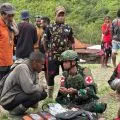 Prajurit Yonif 753/AVT beri pelayanan kesehatan ke warga Okyop