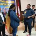 Ketua PSSI Papua Pegunungan melantik Ketua PSSI Tolikara