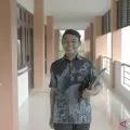 Seorang guru muda dari NTT mengajar di Sekolah Rakyat Kalimantan Selatan