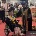 Mahasiswi  penyandang disabililtas lulus dengan pujian besar di UMP