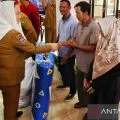 Kemensos beri sembako dan alat tidur ke wali siswa Sekolah Rakyat Natuna