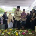 Bupati Langkat melayat ke rumah duka berpulang ke Rahmatullah mantan Bupati Ngogesa Sitepu