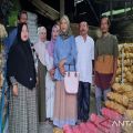Kunjungi industri rumahan, Ketua Dekranasda Madina tekankan pentingnya kemasan produk