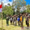 Satgas TNI Yonif 511/DY mendorong pemuda OAP cinta tanah air