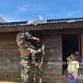 Satgas Yonif 511 pasang lampu tenaga surya untuk rumah warga di pedalaman Papua