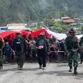 Prajurit TNI Satgas Yonif 743/PSY amankan kirab Merah Putih di Puncak Jaya