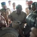 Prabowo cicipi masakan pengungsi di Desa Balee Panah Aceh