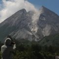 Gunung Merapi luncurkan dua awan panas guguran sejauh 1,6 km