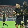 Persib Bandung dan Borneo FC bersaing ketat di puncak klasemen Super League