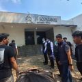 Polisi olah TKP tewasnya Sutrimo yang merupakan kepala rumah tangga eks Jampidsus