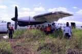 Sebuah pesawat milik maskapai penerbangan Trigana Air jenis ATR 42-300 dengan nomor lambung YRP mendarat darurat pada sebuah sawah di Km41 sekitar Jalan Balikpapan-Samarinda (Kaltim), yakni Kampung Bone sekitar pukul 11:30 Wita diduga akibat kerusakan mesin. Pilot yang merasakan ada gangguan mesin berupaya mendarat darurat di Bandara Sepinggan yang berjarak sekitar 40-an Km dari lokasi karena Bandara Temindung sudah sangat tidak refrensitatif, yakni berada di jatung kota dengan run way hanya 950 meter.