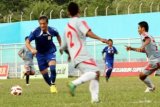 Balikpapan (ANTARANews - Kaltim) - Pemain asing andalan Persiba Balikpapan menunjukan aksi individu memakau dengan melewati beberapa pemain belakang Tim sepak bola Porprov (Pekan Olahraga Provinsi) Balikpapan. Pertandingan persahabatan kemarin, selain untuk aksi amal juga sebagai bersiapan Tim Porprov Kaltim menghadapi event olahraga tingkat provinsi di Bontang akhir 2010 nanti.

(Foto Novi Abdi)
