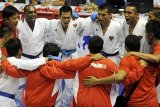 Denpasar (Antara Bali) - Beberapa karateka Indonesia bernyanyi bersama saat merayakan kemenangan dalam Kejuaraan Karate Indonesia Terbuka 2010 di GOR Lila Bhuana, Denpasar, Bali, Sabtu (25/9). Indonesia keluar sebagai juara umum Kejuaraan Karate Indonesia Terbuka 2010 dengan perolehan 9 medali emas, 12 perak dan 18 perunggu. FOTO ANTARA/Nyoman Budhiana/10.