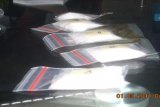 Banjarmasin 1/3 - 60 GRAM SABU-SABU - Seberat 60 gram sabu-sabu di amankan pihak Polda Kalsel saat melakukan penangkapan terhadap tiga oknum pegawai Kejaksaan Negeri Banjarmasin yang tertangkap tangan saat ingin melakukan transaksi maupun menyimpan barang bukti tersebut.Foto ANTARA/Gunawan Wibisono